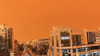 H Aφρικανική σκόνη έκανε την Ελλάδα να μοιάζει με τη Μέση Ανατολή - Δείτε φωτογραφίες