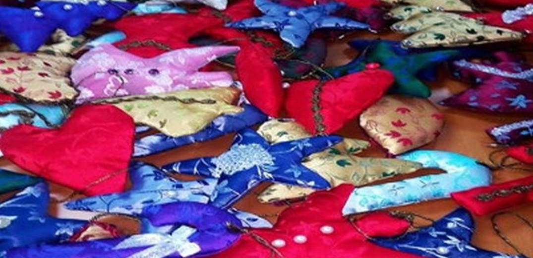 Κιλκίς: Χριστουγεννιάτικα στολίδια από παραδοσιακές ποντιακές φορεσιές