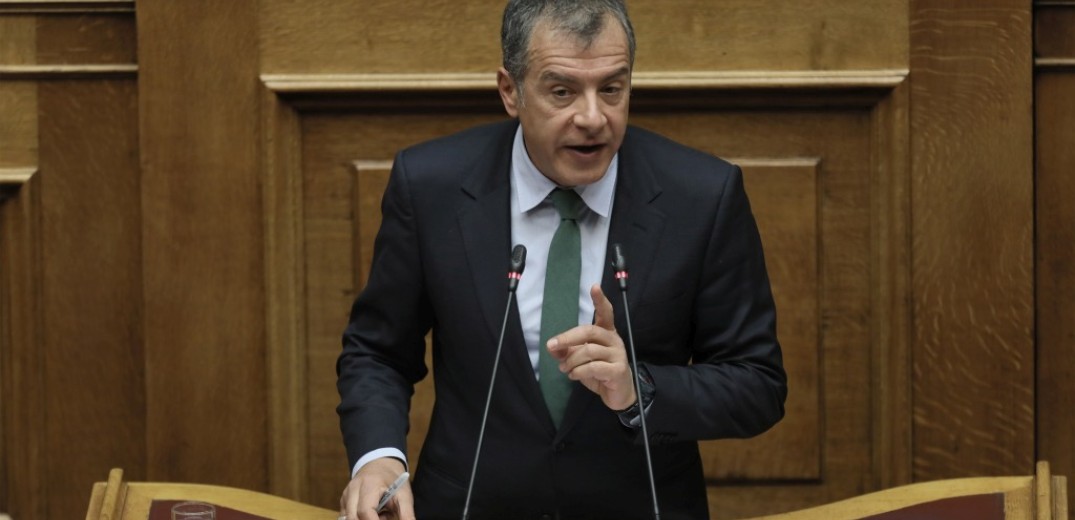 Θεοδωράκης στη Βουλή: Χειρότερη από έγκλημα η στάση Δανέλλη