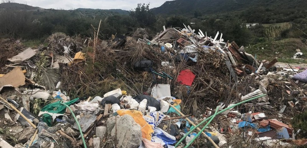 Νέες καταγγελίες: «Βουνά» με μπάζα και διασκορπισμένα απόβλητα στη Χαλκιδική (Βίντεο-Φωτ.)