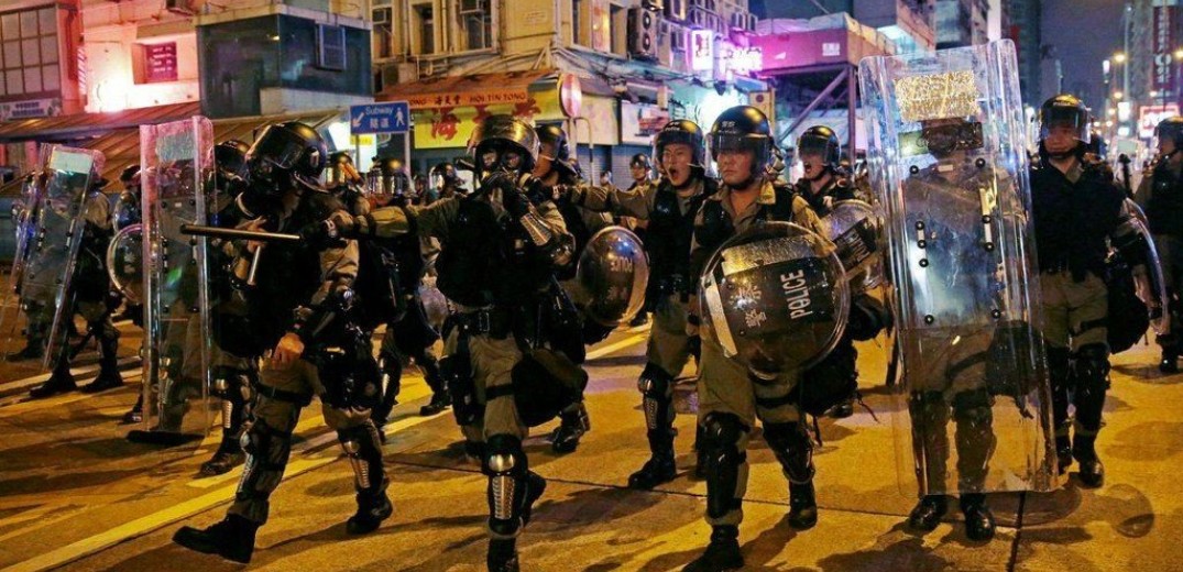 Με &quot;σιδηρά πυγμή&quot; απειλεί τους διαδηλωτές του Χονγκ Κονγκ το Πεκίνο (φωτο)