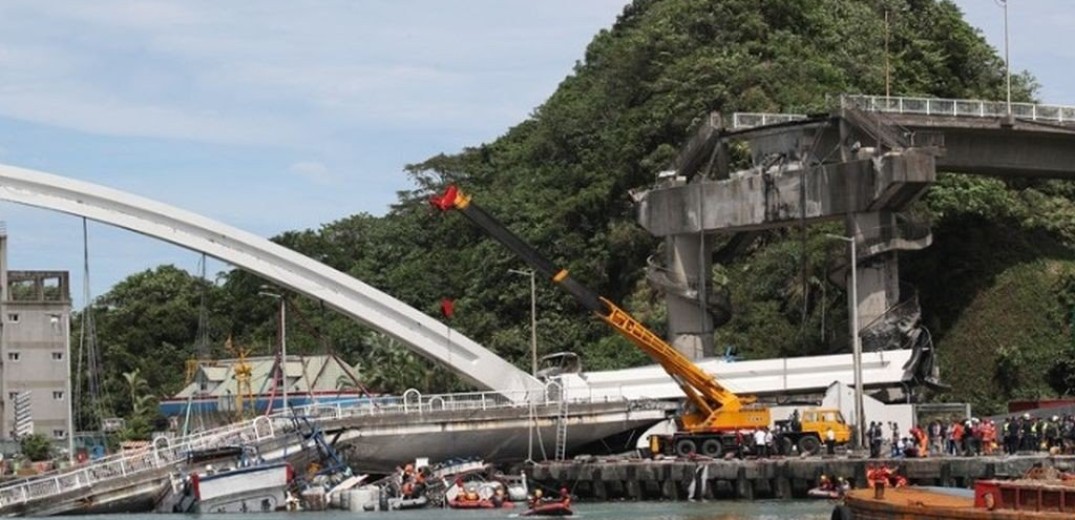 Ταϊβάν: Κατάρρευση γέφυρας πάνω σε αλιευτικά σκάφη