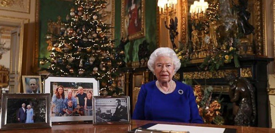 Η βασίλισσα της Αγγλίας χαιρετίζει την αντίδραση των νέων ενώπιον της κλιματικής αλλαγής