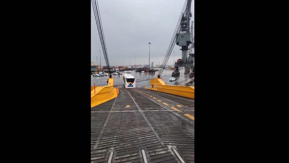 Θεσσαλονίκη: Βγήκαν στο λιμάνι τα ηλεκτρικά λεωφορεία από την Κίνα - Δείτε βίντεο