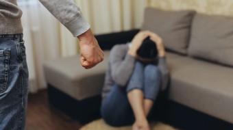 Αλεξανδρούπολη: 50χρονη κατήγγειλε τον άντρα της για ενδοοικογενειακή βία - Τη χτυπούσε με το κινητό στο κεφάλι