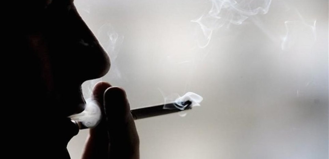 Κορονοϊός: Λίγοι καπνιστές καταλήγουν στο νοσοκομείο μεν, αλλά με πιθανότερη την κακή έκβαση 