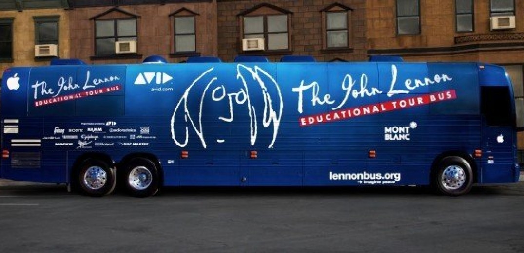 Πάμε τσάρκα με το «Λεωφορείο Τζον Λένον»