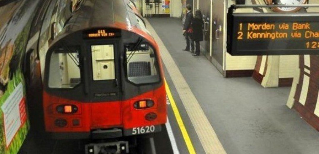 Βρετανία: Μητέρα και παιδί έπεσαν στις ράγες του μετρό - Ανασύρθηκαν σώοι