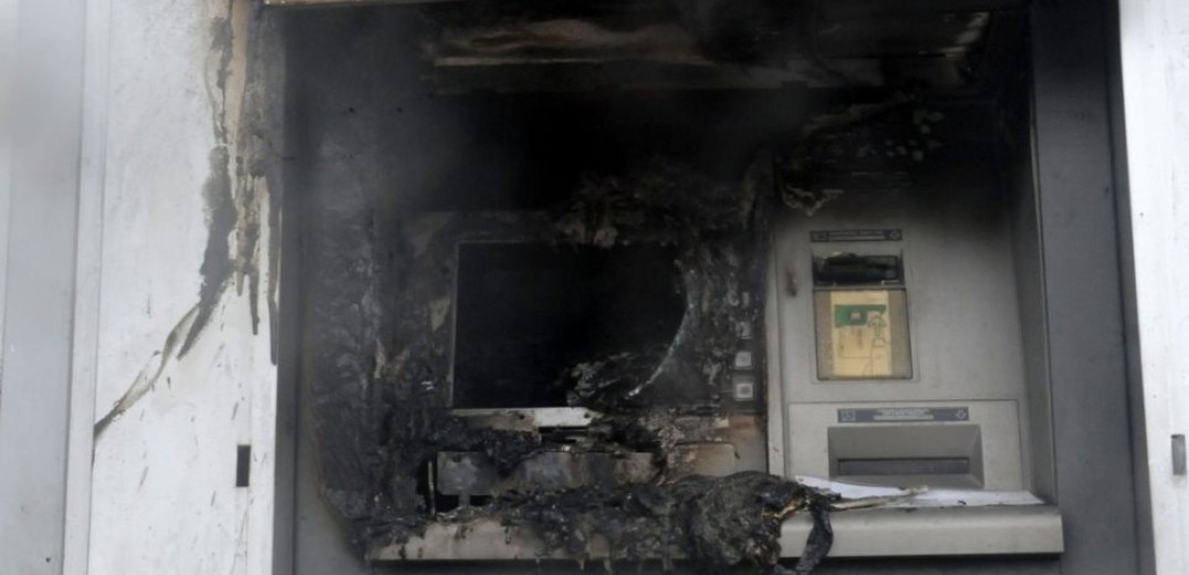 Επιθέσεις σε τράπεζες και κατάστημα φαγητού τη νύχτα στην Αθήνα