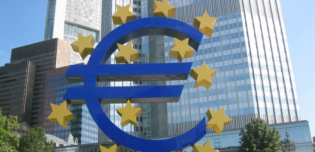 Επιτόκια: Σταδιακή αλλά μεγαλύτερη αύξηση από την Ευρωπαϊκή Κεντρική Τράπεζα και τη Fed