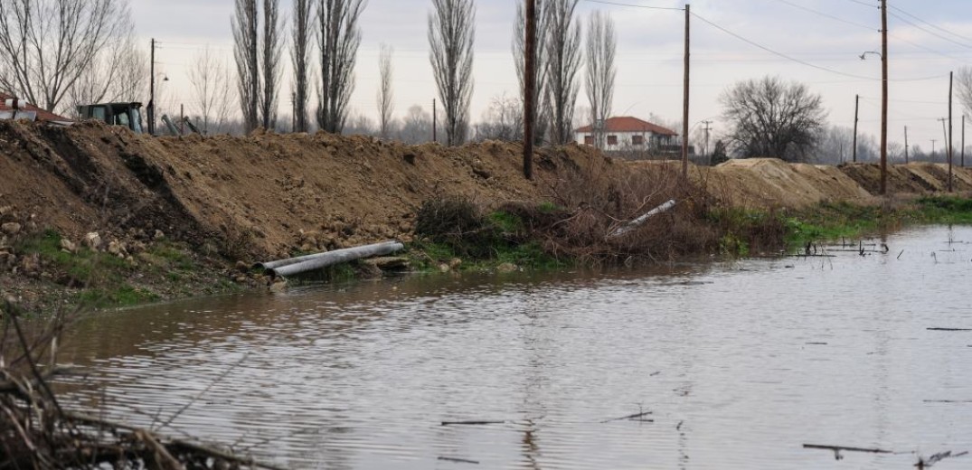 Αίσιο τέλος στον ποταμό Έβρο - Διασώθηκαν τέσσερις άνθρωποι (βίντεο)