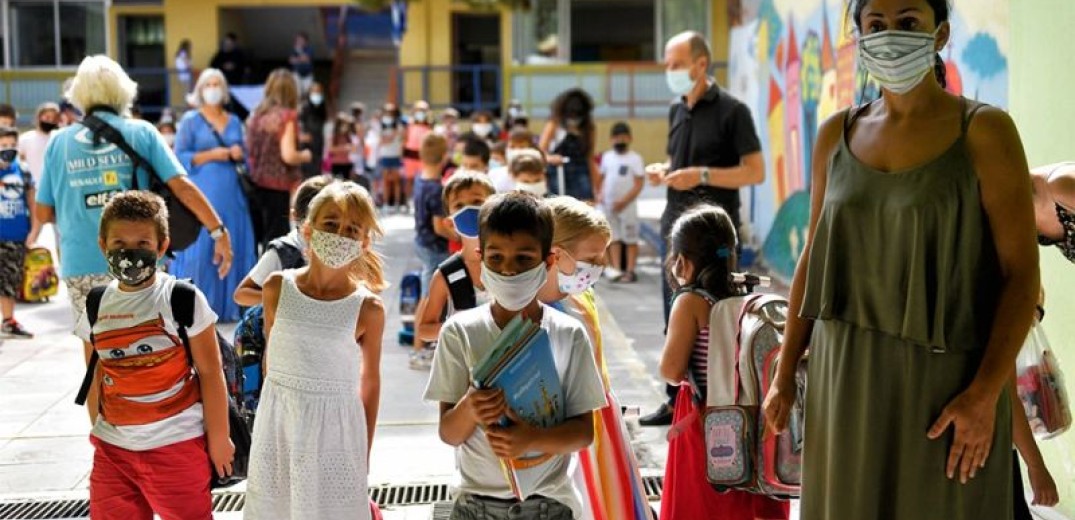 Κορονοϊός: Τι αλλάζει στα σχολεία από την ερχόμενη Δευτέρα - Τι θα γίνει με τα self tests και τις μάσκες