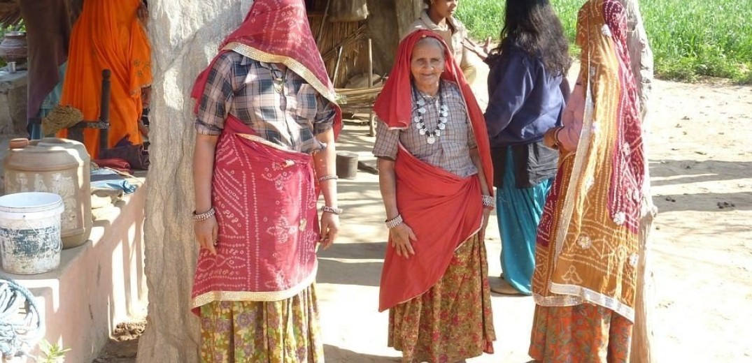 Ινδία: Κατηγορούμενος για απόπειρα βιασμού θα πλένει και θα σιδερώνει τα ασπρόρουχα των γυναικών του χωριού για έξι μήνες&#33;