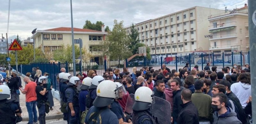 ΚΚΕ: Αντί το υπουργείο Παιδείας να καταδικάσει τα φασιστοειδή στο ΕΠΑΛ Σταυρούπολης, προβαίνει σε απαράδεκτους συμψηφισμούς 