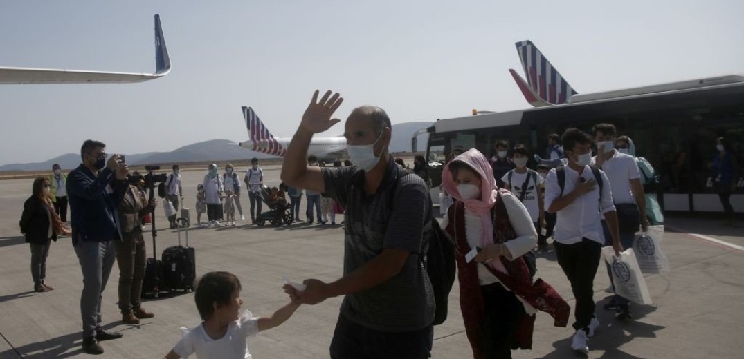 Έφυγαν για Πορτογαλία οι πρώτοι 41 από 1.000 πρόσφυγες 