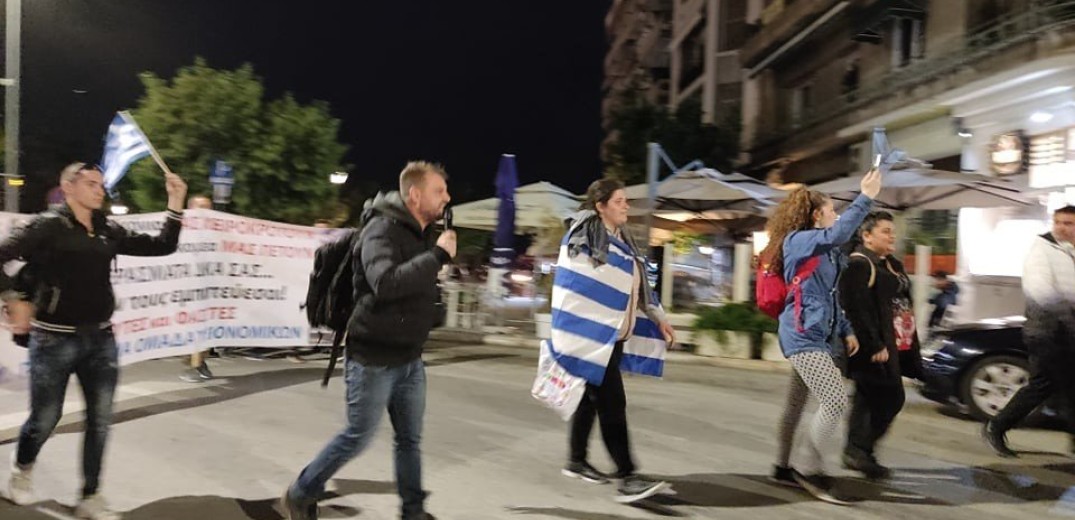 Νέα πορεία με ελάχιστους αντιεμβολιαστές στους δρόμους της Θεσσαλονίκης (Βίντεο - Φωτ.) 
