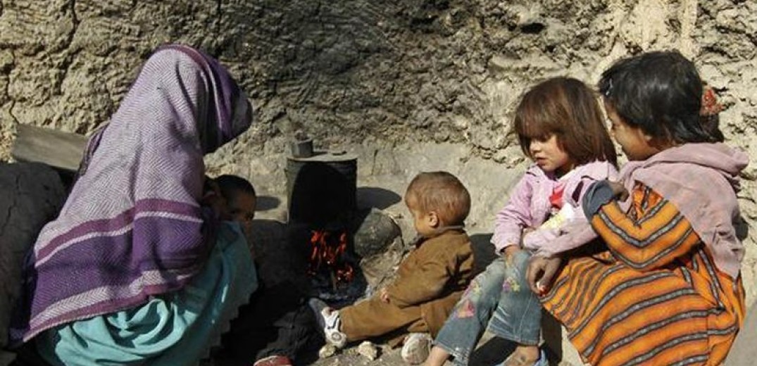 Εφιάλτης δίχως τέλος στο Αφγανιστάν: Οικογένειες πωλούν τα κοριτσάκια τους για να μην πεθάνουν από την πείνα