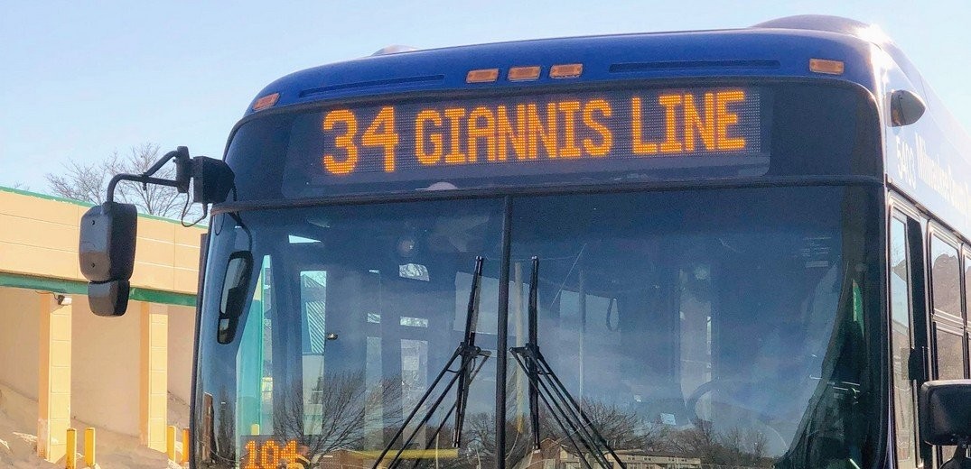 Δρομολόγιο λεωφορείου στο Μιλγουόκι φέρει το όνομα του Γιάννη Αντετοκούνμπο (βίντεο)