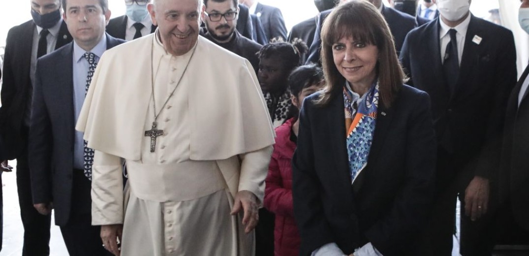 Κ. Σακελλαροπούλου: Προστάτης των φτωχών και των κατατρεγμένων ο πάπας Φραγκίσκος