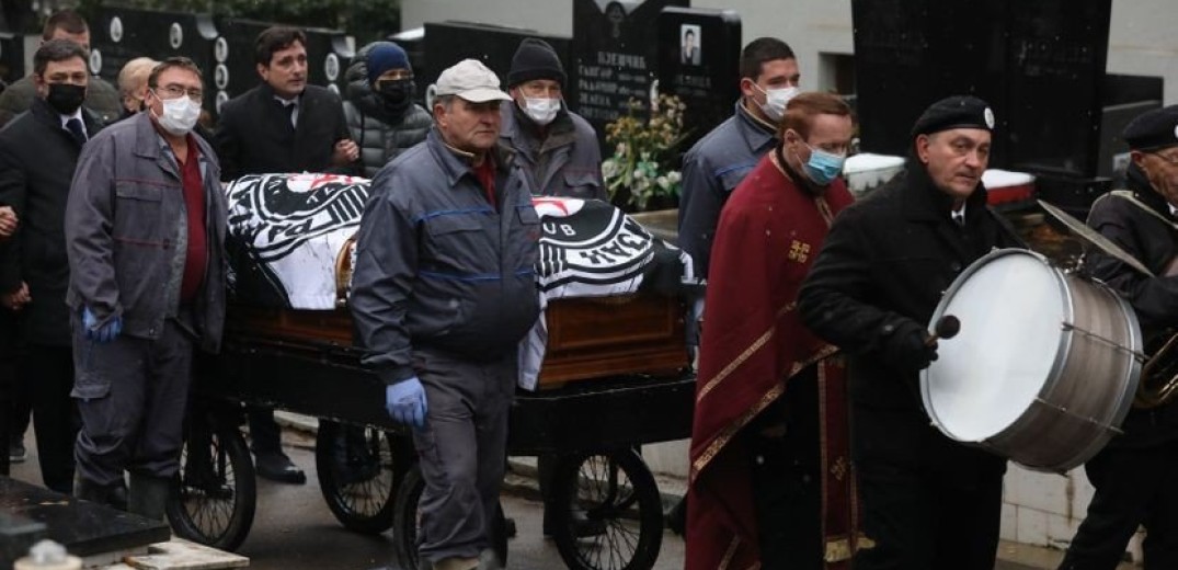 Σερβία: Συγκίνηση και πλήθος κόσμου στην κηδεία του Μόμτσιλο Βούκοτιτς