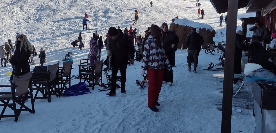 Χριστούγεννα στα… λευκά: Εξορμήσεις στα χιονοδρομικά κέντρα επέλεξαν οι Βορειοελλαδίτες