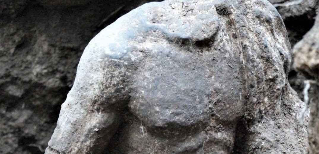 Βέροια: Στο οικόπεδο όπου ήρθε στο φως το μαρμάρινο άγαλμα, στραμμένο το ενδιαφέρον των αρχαιολόγων