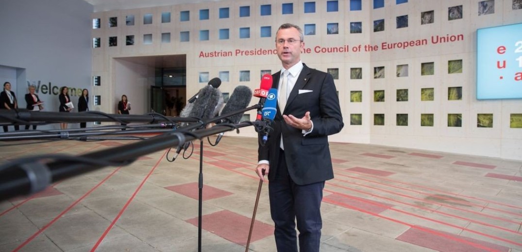 Αυστρία: μέλος της συγκυβέρνησης υπέβαλε μήνυση στο κράτος