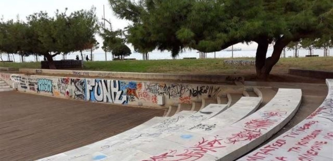 Μαθητές υιοθετούν το δικό τους δέντρο στη νέα παραλία Θεσσαλονίκης