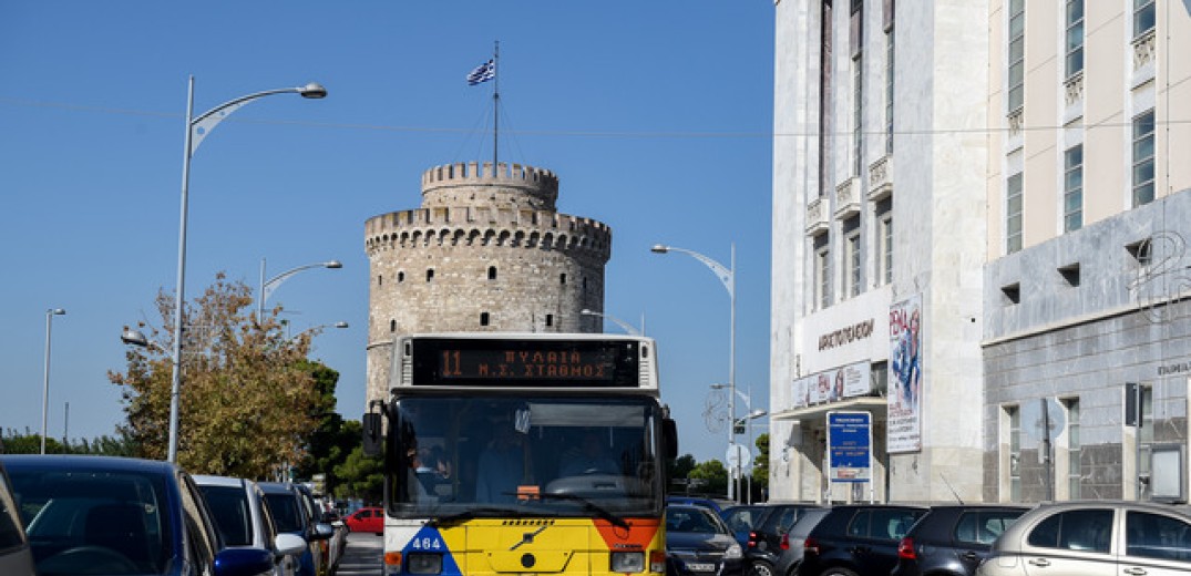 Θεσσαλονίκη: Έγινε έξαλλη και σταμάτησε το λεωφορείο γιατί πολλοί δεν φορούσαν μάσκα (βίντεο)
