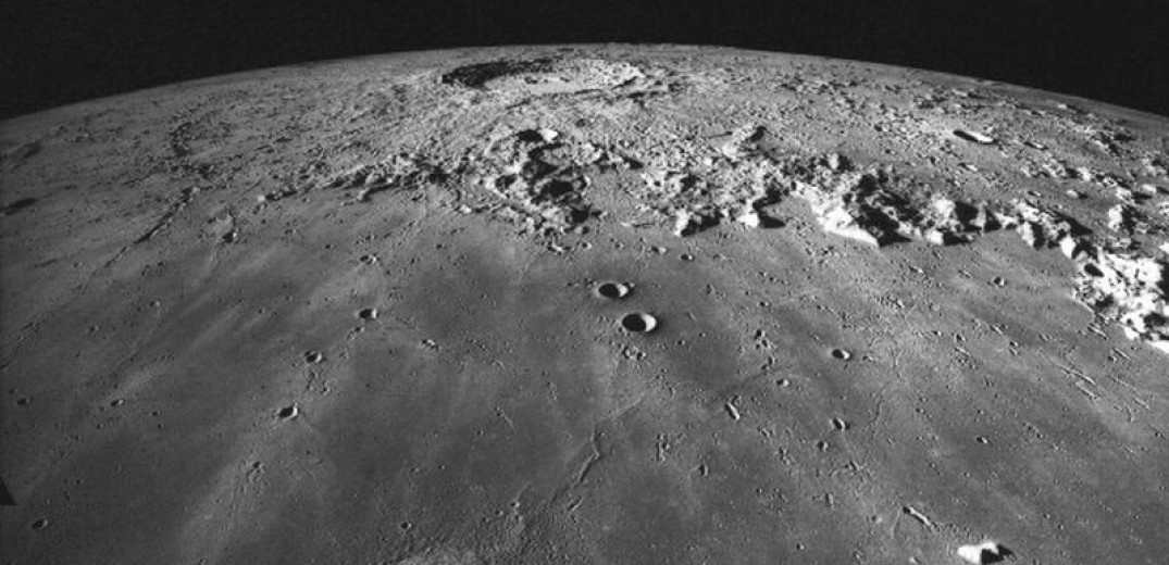 Έρευνα: Πιθανές δεξαμενές νερού τα γυάλινα σφαιρίδια στην επιφάνεια της Σελήνης