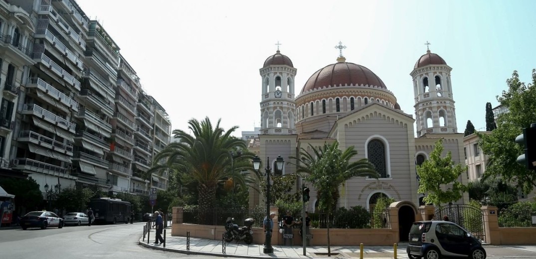 Θεσσαλονίκη: Πέταξαν μπογιές και τρικάκια στην είσοδο του εκκλησιαστικού μουσείου στη Μητρόπολη