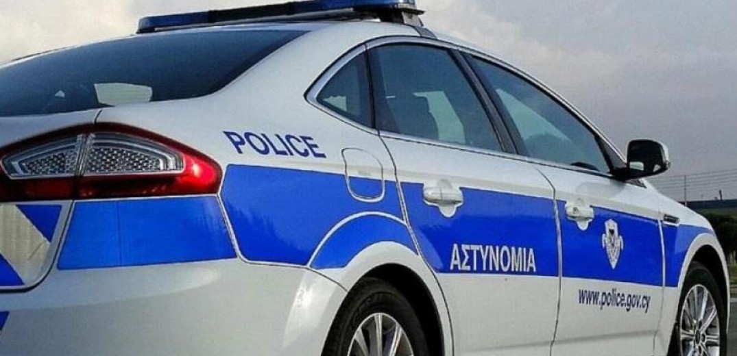 Oδηγός πολυτελούς οχήματος εμβόλισε περιπολικό και εξαφανίστηκε στο κέντρο της Θεσσαλονίκης