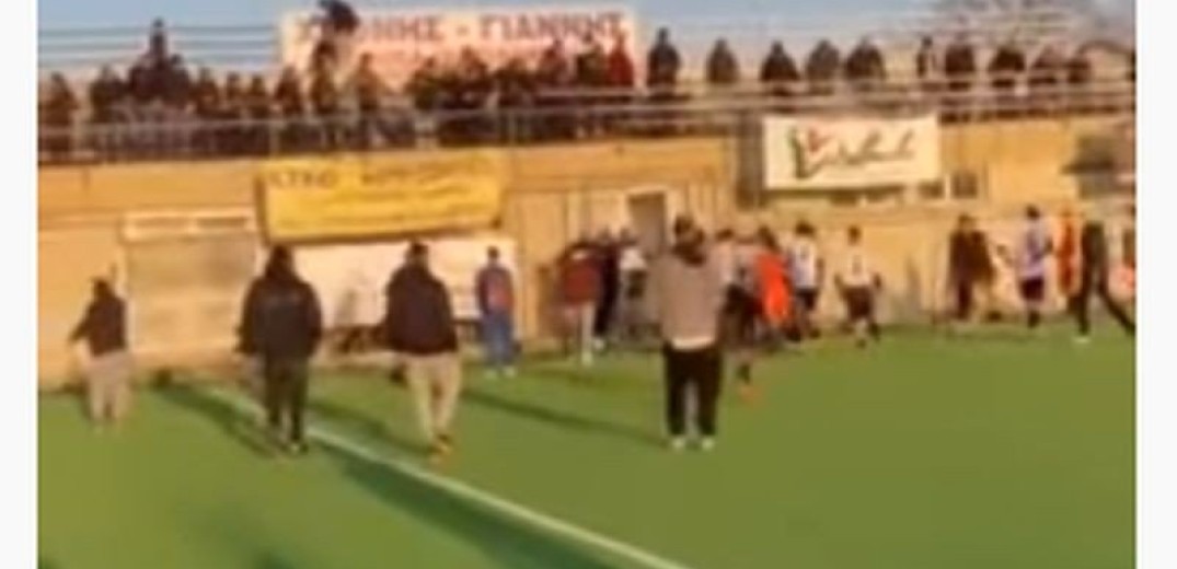 Ηλιούπολη: Δύο συλλήψεις για τα επεισόδια σε ερασιτεχνικό αγώνα ποδοσφαίρου - Οδηγούνται στον Εισαγγελέα (βίντεο)