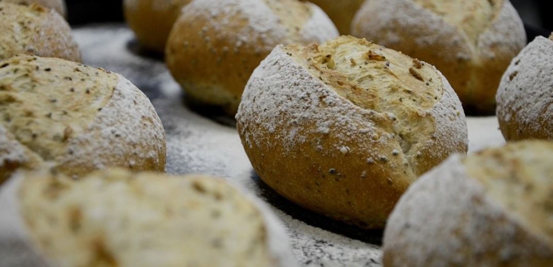 Στα ύψη η τιμή του ψωμιού από το ξέφρενο ράλι στις τιμές των σιτηρών (βίντεο)