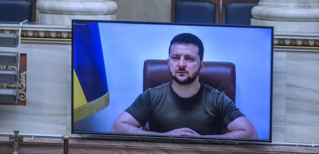 Ζελένσκι στη Βουλή:  Ελευθερία ή Θάνατος έλεγαν και οι δικοί σας επαναστάτες - Αντιδράσεις από κυβέρνηση, Σαμαρά και αντιπολίτευση για τον μαχητή του Αζόφ