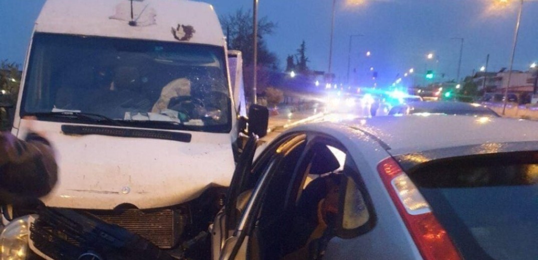 Έβρος: Σφοδρή σύγκρουση με αυτοκίνητο που μετέφερε παράνομους μετανάστες
