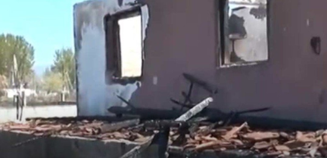 Σέρρες: Στο δρόμο ζει πολυμελής οικογένεια αφότου κάηκε το σπίτι τους -Έκκληση για βοήθεια (βίντεο)