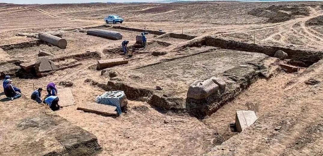 Αρχαιολόγοι ανακάλυψαν ερείπια αρχαίου ναού του Δία στο Σινά (φωτ.)