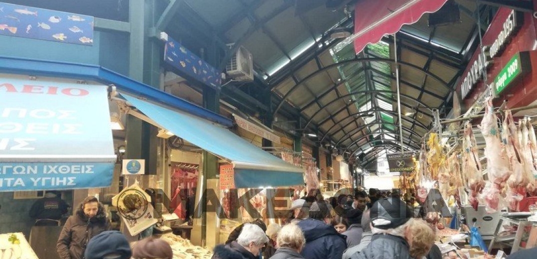 Θεσσαλονίκη: Τα τελευταία ψώνια κάνουν οι πολίτες πριν το πρωτοχρονιάτικο τραπέζι (photos) 