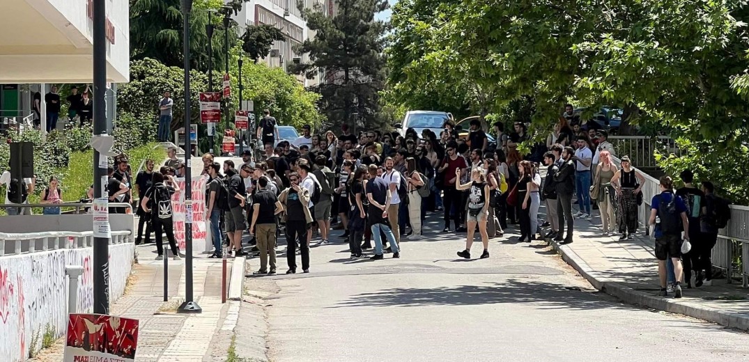 ΑΠΘ: Πορεία των φοιτητών μέσα στην πανεπιστημιούπολη