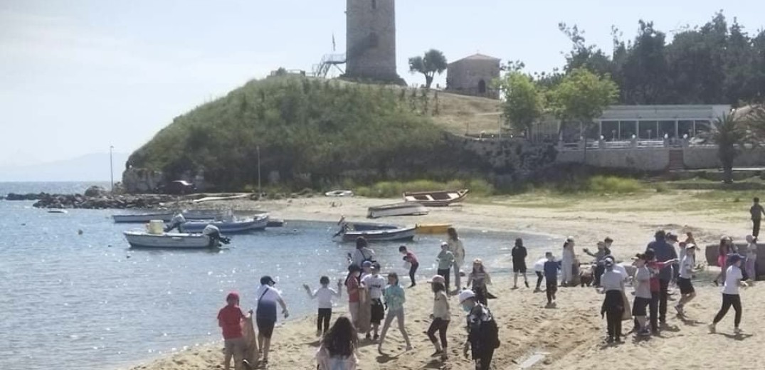 Χαλκιδική: Καθαρισμός της ακτογραμμής και του αιγιαλού στην παραλία της Ν. Φώκαιας