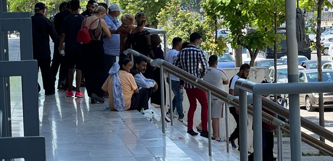 Θεσσαλονίκη: Ένταση με Ρομά έξω από τα δικαστήρια (βίντεο)