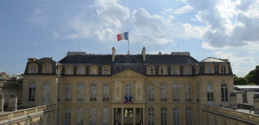 Γαλλία: Με δικαστική απόφαση η προεδρία θα αποζημιώσει δημόσιο υπάλληλο, θύμα «ηθικής παρενόχλησης» από συναδέλφους του