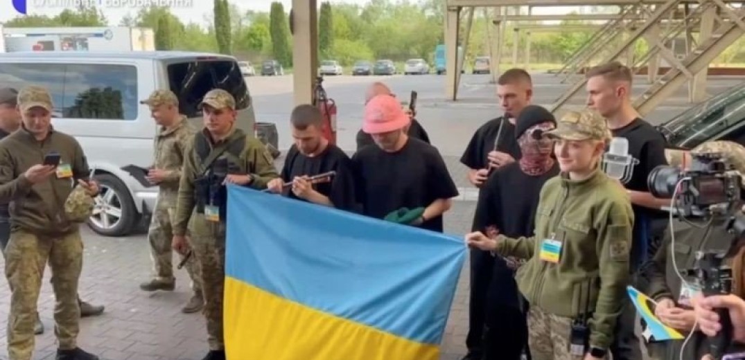 Οι Kalush Orchestra επέστρεψαν στην Ουκρανία μετά... βαΐων και κλάδων (βίντεο)