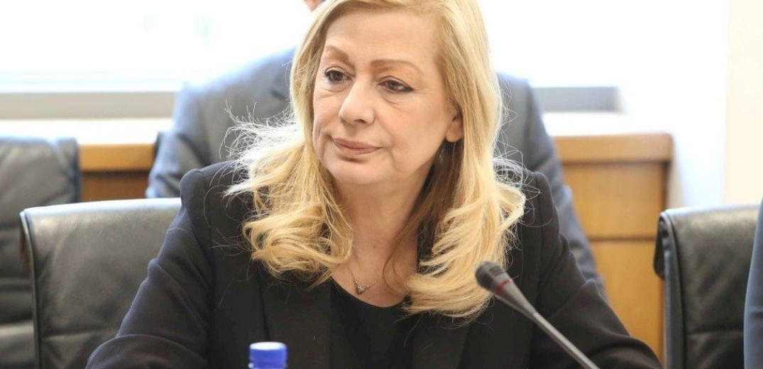 Σε νοσοκομείο της Αθήνας η υπουργός Εργασίας της Κύπρου -Υπέστη ανεύρυσμα εγκεφαλικής αορτής