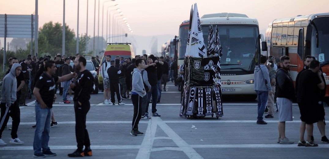 Λεωφορείο με φιλάθλους του ΠΑΟΚ χάλασε και ακινητοποιήθηκε λίγο πριν τη Λαμία