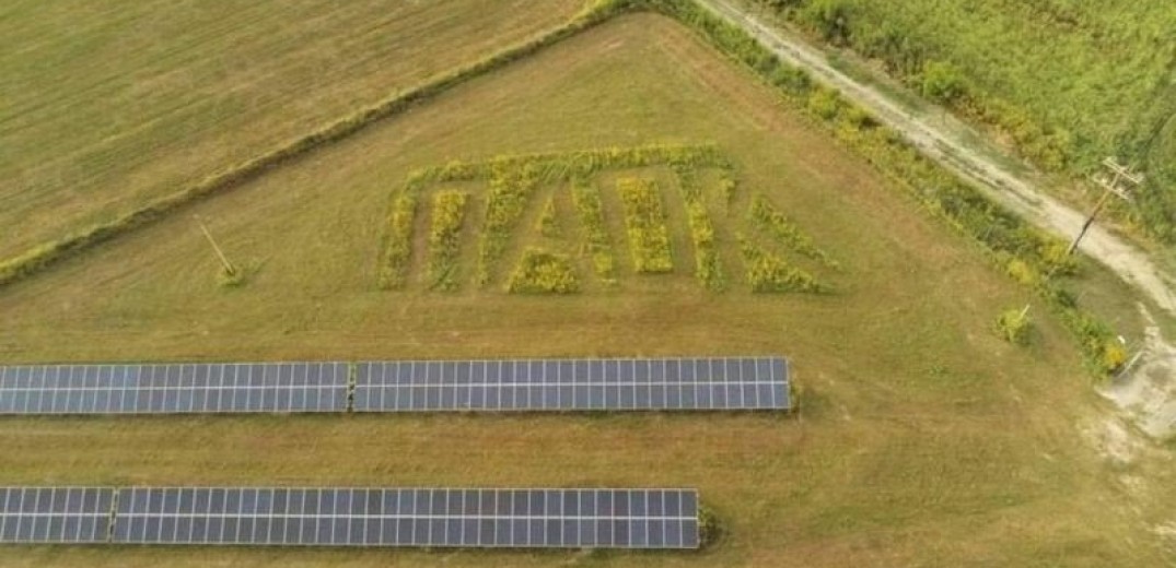  Κοζάνη: Είναι ΠΑΟΚ και το δείχνει - Σχημάτισε τα γράμματα της αγαπημένης τους ομάδας στο χωράφι του