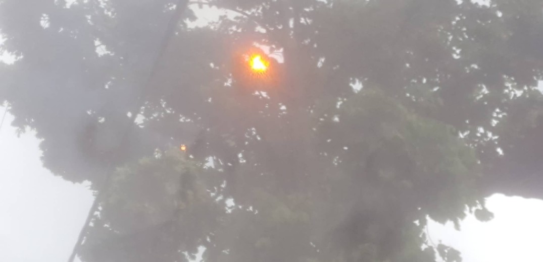 Φωτιά στο Πανόραμα μετά την καταρρακτώδη βροχή (βίντεο)