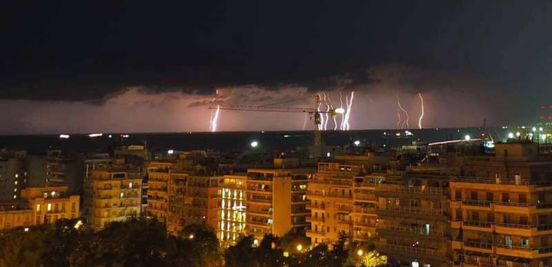Θεσσαλονίκη: Νέα σφοδρή καταιγίδα τα μεσάνυχτα - «Ποτάμια» οι δρόμοι σε λίγα λεπτά - Έντονα φαινόμενα και σήμερα (Φωτ. & Βίντεο)