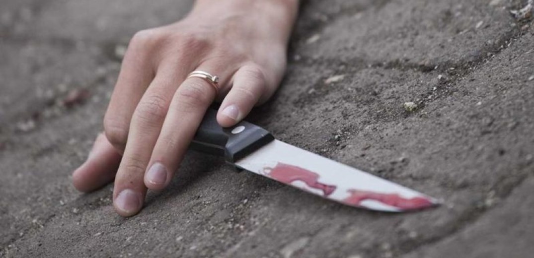 Γυναίκα μαχαίρωσε κάτω από την καρδιά τον σύντροφό της κατά τη διάρκεια ερωτικής πράξης σε χωράφι (βίντεο)
